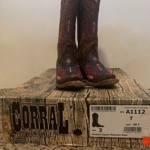 Size 3 big girls corral boots